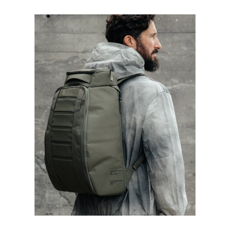 hugger backpack 30L moss green