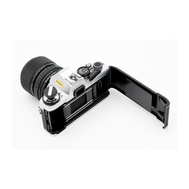 OM-10 + Zuiko MC Auto-Zoom 35-70mm f/4 – Occasion