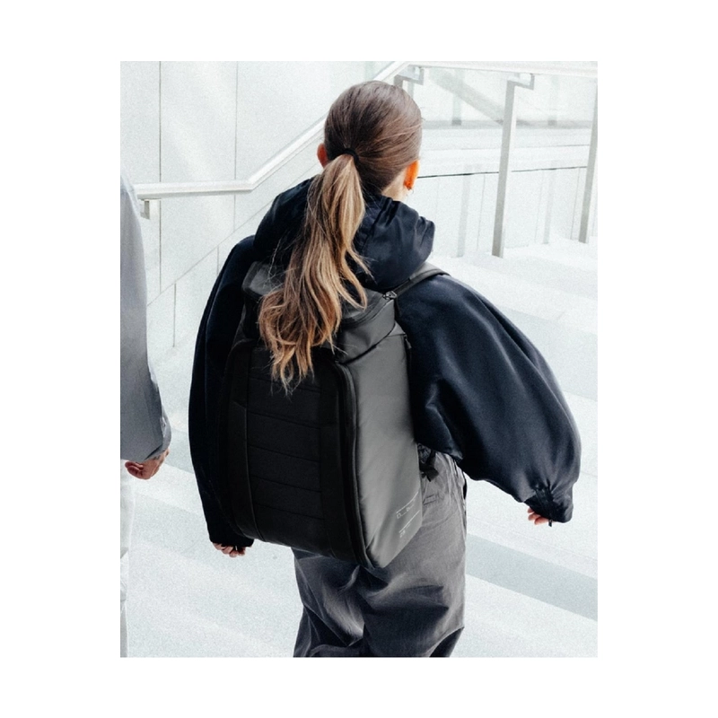 Hugger Backpack 25L Black Out