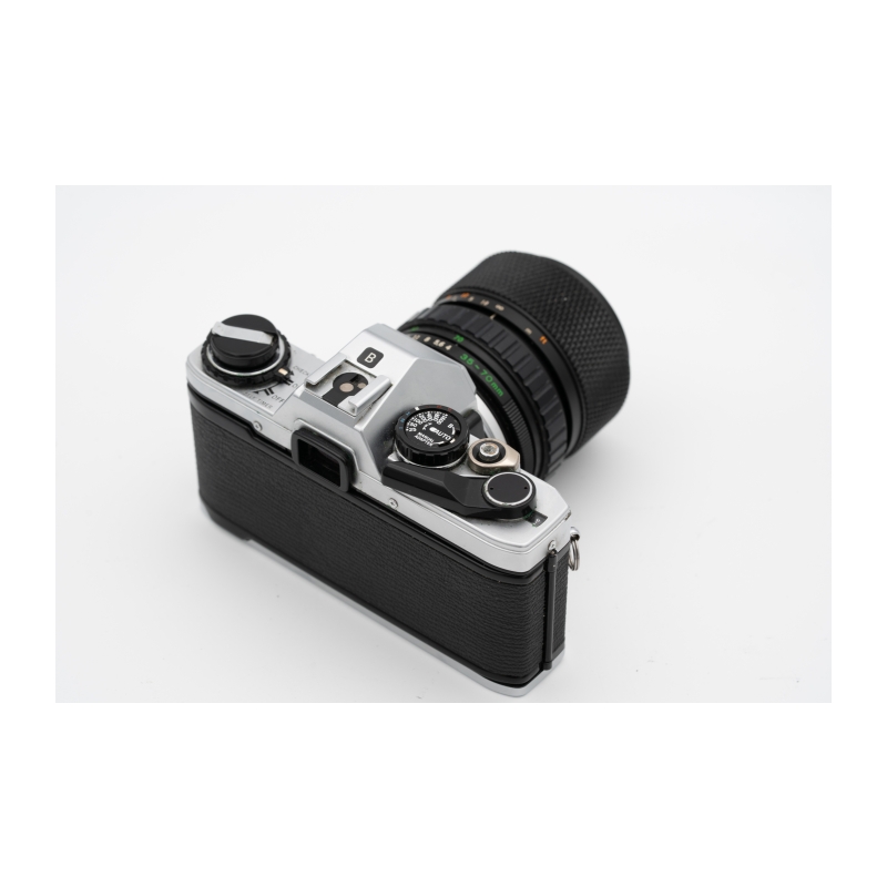 OM-10 + Zuiko Auto-Zoom 35-70mm f/4 – Occasion