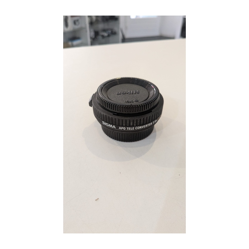 1.4x EX DG teleconverter (Nikon F mount)