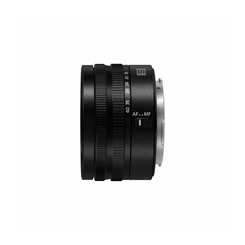 LUMIX S5D Black + S 18-40mm f/4.5-6.3