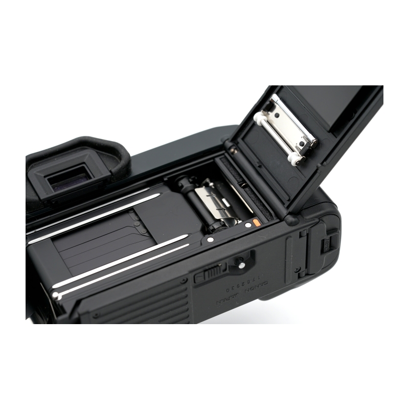 T70 + nFD 50mm f1.8 Occasion