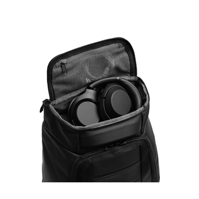Hugger Backpack 25L Black Out